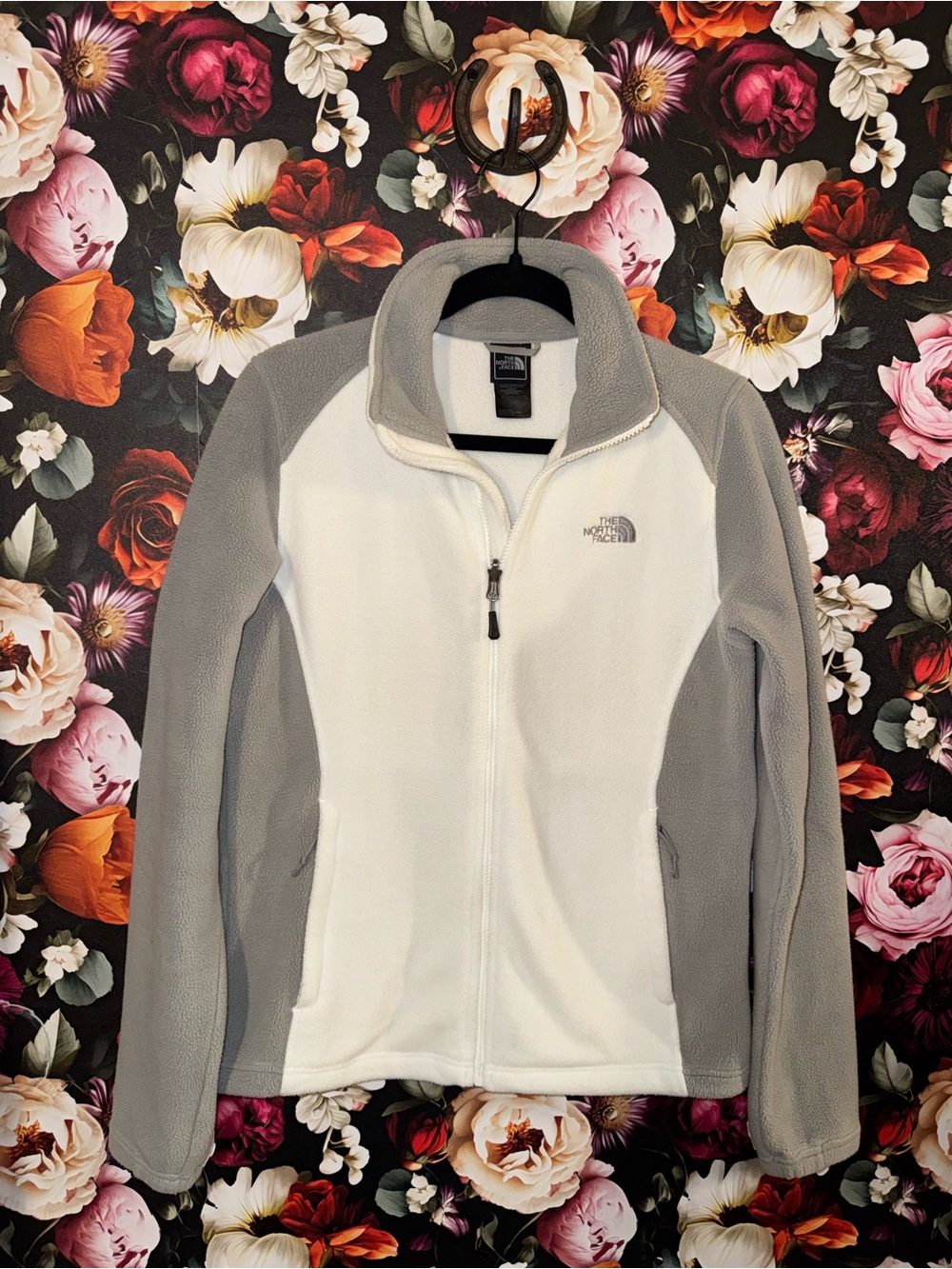 The North Face Women's White & Gray Teddy Fleece Full-Zip Jacket, Medium